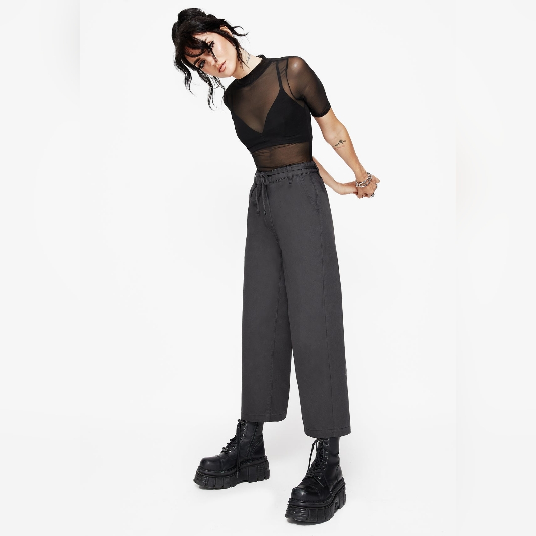 Disturbia Wide Leg Pants In Charcoal Gray